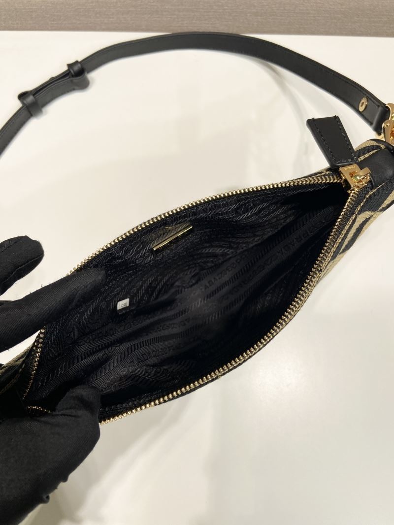 Pra*a triangle pouch